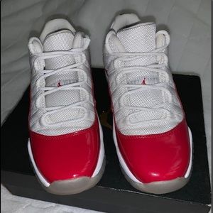 AIR JORDAN 11 RETRO LOWS - red lows